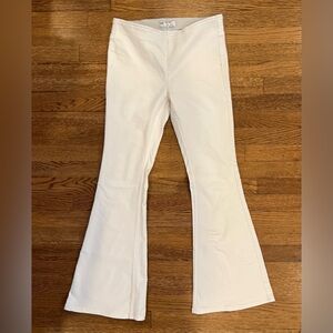 Free People - Pull-On White Flare Jeans - Size 28
